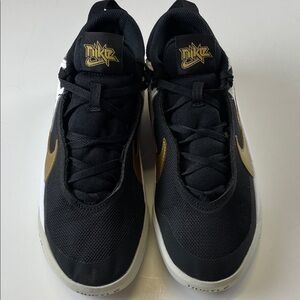 Nike Hustle DX Basketball Shoes Black Gold Youth Size 5